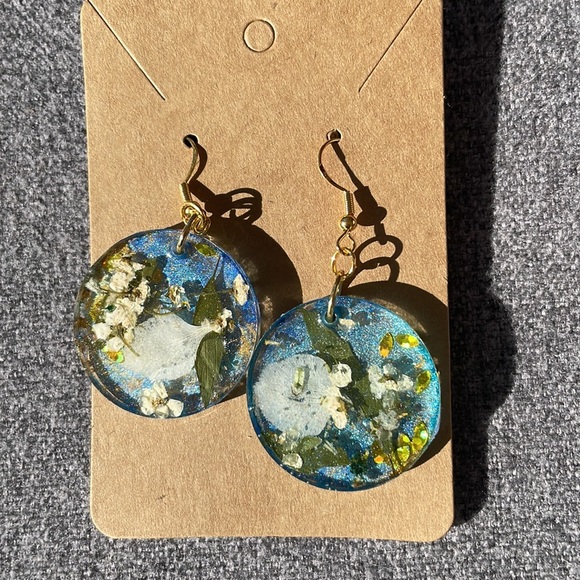 #103 Medium Pressed Flower Earrings - Picture 4 of 17